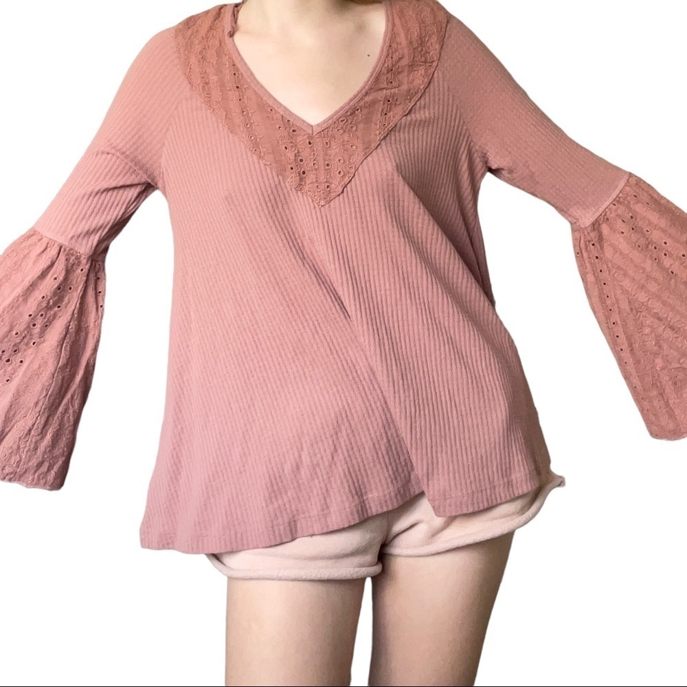 Free People Blush Pink Bohemian Eyelet Lace V Neck Long Tea Towel Sleeve Blouse - Picture 4 of 12